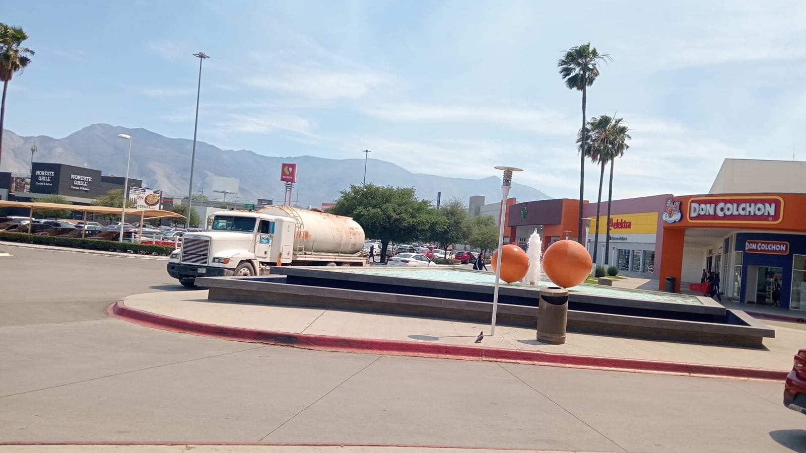 Pipa de agua en Saltillo